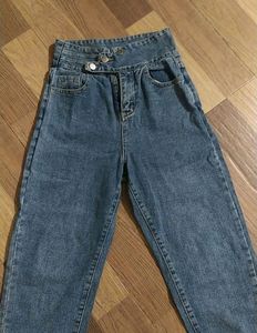 Trendy Cropped Jeans!!