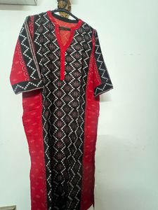 Red &amp; Black Print Kurta With Dupatta