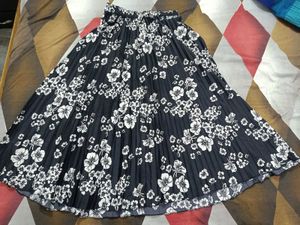 Black And White Floral Pleated Skirt