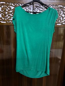 Green Top with Bow Detail : Size 32 To 34 Inches