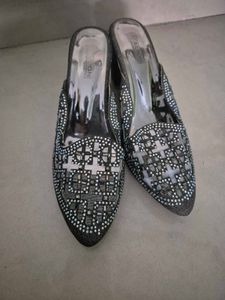 Stylish Beaded Pointed Toe Flats