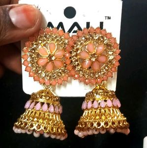 Flaunt Your Earings😍
