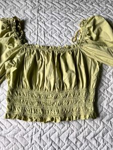 Levi&#39;s Cute Green Puff Sleeve Top