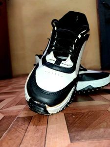 🔥Black &amp; White Sneakers For womens🔥