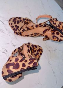 Leopard Print Heels 👠 Never goes out of style 🐅