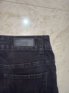 DEAL JEANS Black Frayed Hem Jean
