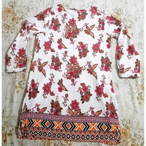 Women&#39;s Stylish Pink Floral Print Short Kurti