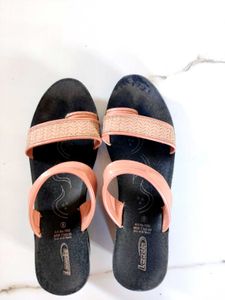 Sandal with a combination of peach and black colou