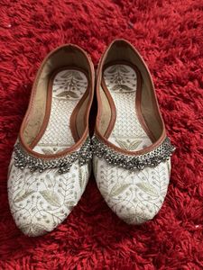 Embroidered Jutti Flats