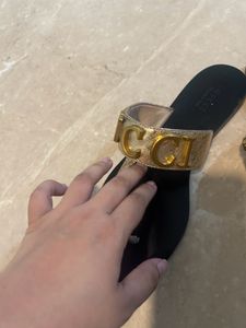 Gucci Slippers - Slightly Used - Flawless Conditi