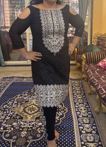 Elegant Black Embroidered Kurta
