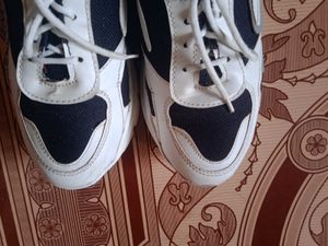 Black n White Sneakers