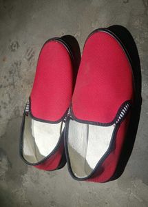 Red casual shoe UNUSED, size 7