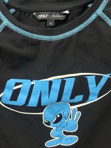 ONLY Graphic Crop Top