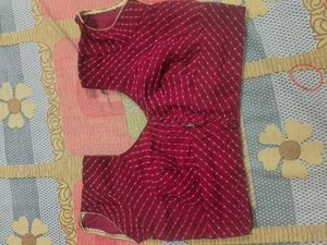 Elegant marun Embroidered Saree