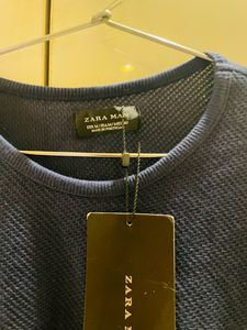 ZARA SWEARSHIRT WITH TAGS IN M