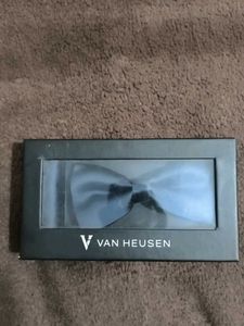 Van Heusen Set Of Bowties And Pocket Square