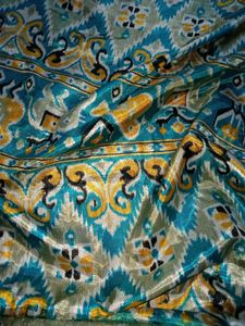 Green &amp; Gold Patterned Silk Fabric Saree