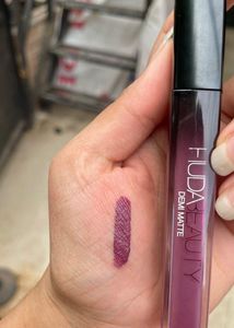 Huda Beauty Demi Matte Lipstick