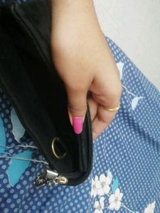 BLACK HAND OR SIDE PURSE 👛