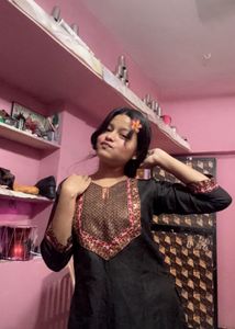 Elegant Black &amp; Gold Embellished Kurti (Xs)