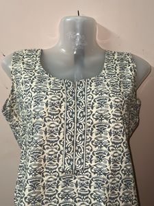 Set of Two Sleeveless Kurtis
