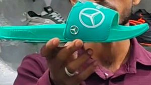 puma mercedes sliders slides