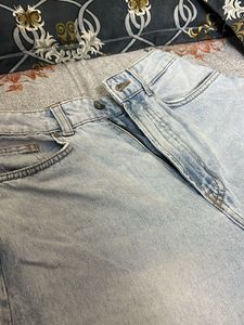 LIGHT BLUE DENIM JEANS