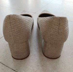 Elegant Gold Heels Good With Imperfection