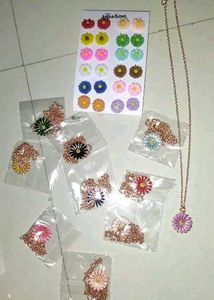 Flower set chain with earrings.