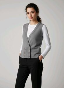 Size M/ L Stylish Women’s Sleeveless Knit Top