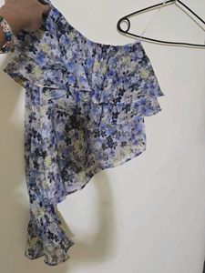 Unique Top- Anybody Xs To M Can Wear This