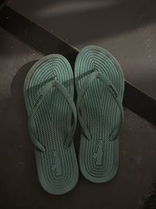 Flipflops &amp; Slippers
