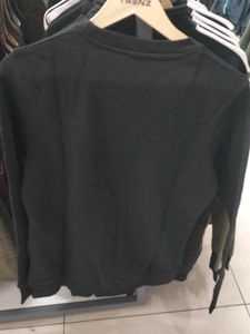 Stylish Black Sweatshirt