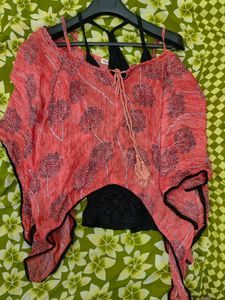 CROP DEEP NECK TOP WITH BLACK INNER