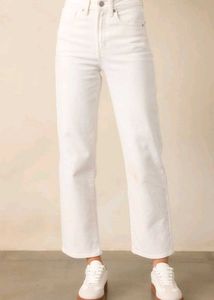 White Cropped Wide Leg Jeans + 🎁