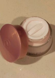 Pond&#39;s Bright Beauty Cream