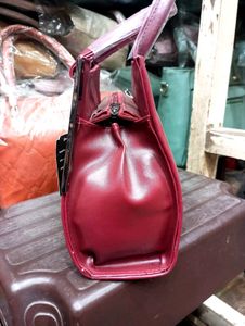 Elegant Premium Quality Red 🍒 Handbag 👜