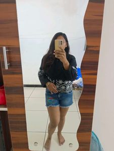 SHIRT TOP WITH EMBROIDERY DESIGN