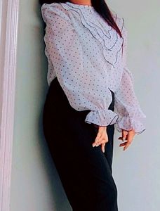 Beautiful Top With Blck Bottom Pant.