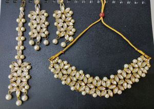 Pretty Jewellery Set - With Pearls