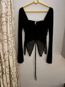 🖤Black Flared Sleeve Top. NEW WITHOUT TAG. S size