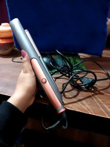 Vega Hair Straightener