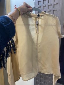 Fashionable top for women