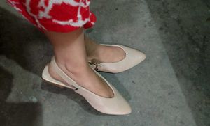 Elegant Pointed-Toe Slingback Flats