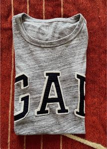 GAP Graphic Tee - Casual Style