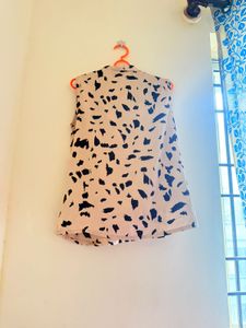 Stylish Print Sleeveless Top