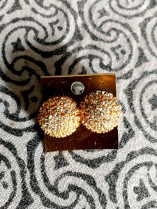 Stud Earrings - Sparkling And Black
