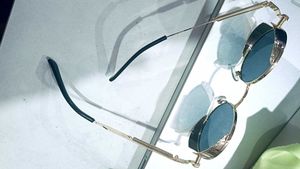 Round Gold Framed Sunglasses (Unisex)