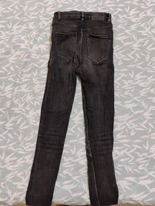 26 Inch Skinny Black Zara Jeans For Sale